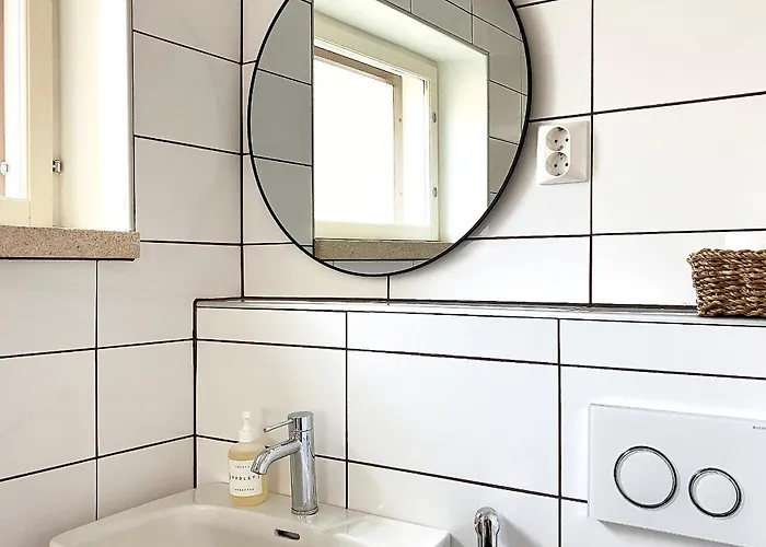 Violet بيتار ساري